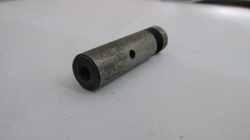 Ось серьги рулевого цилиндра CPCD40